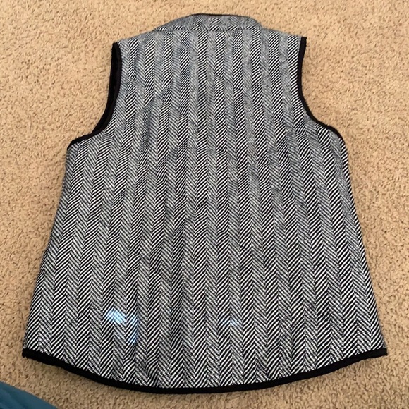 Black and white vest - Picture 5 of 5